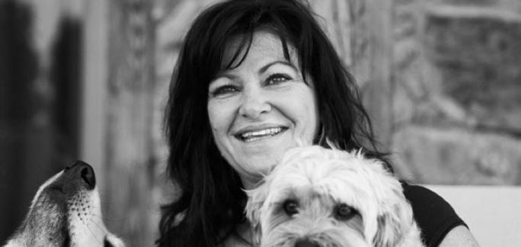 Hundeocoach Hedi mit zwei Hunden