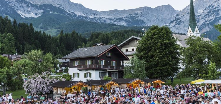 Scheffau_Dorfabend_Festplatz