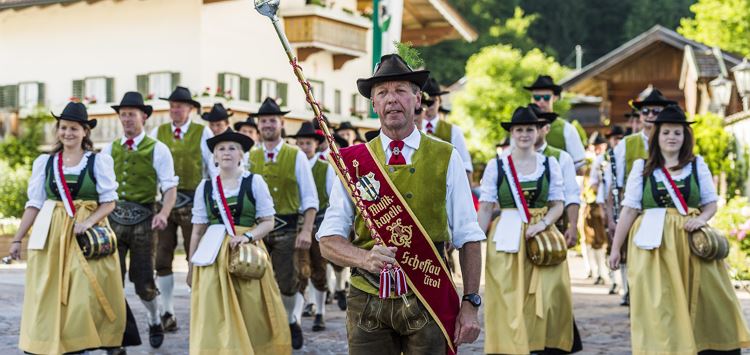 Scheffau_Einzug_Musikkapelle