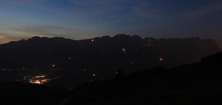 Sonnwendfeuer am Wilden Kaiser